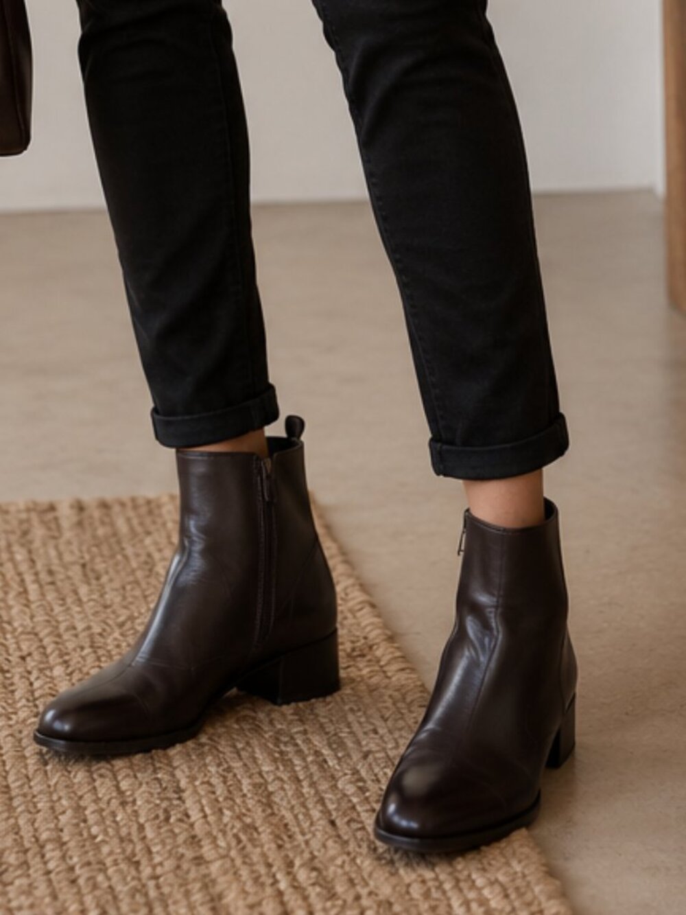 Salvatore Ferragamo Boutique Brown Leather Gancini Boots 7.5 B AS IS
